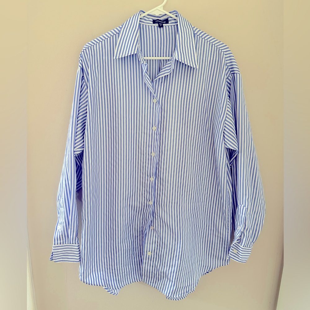 Oversized striped shirt from Mittoshop.
